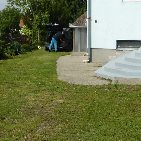 Aranynap House *